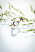 Anello in bronzo, labradorite bianca e zaffiro