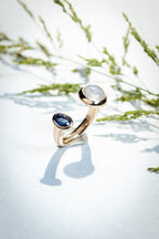 Anello in bronzo, labradorite bianca e zaffiro