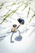 Anello in bronzo, labradorite grey e topazio azzurro