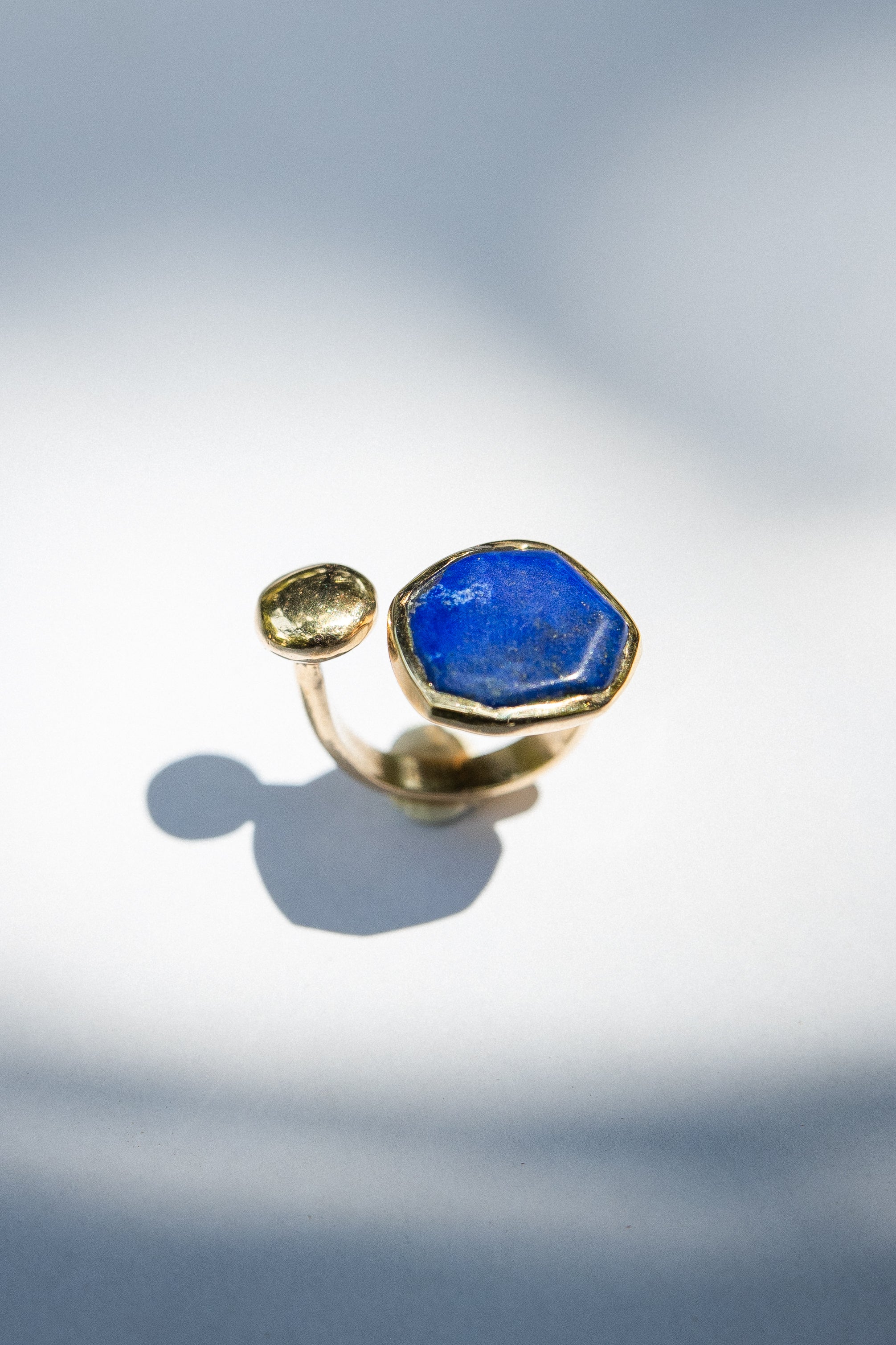 Anello in bronzo e lapislazzuli