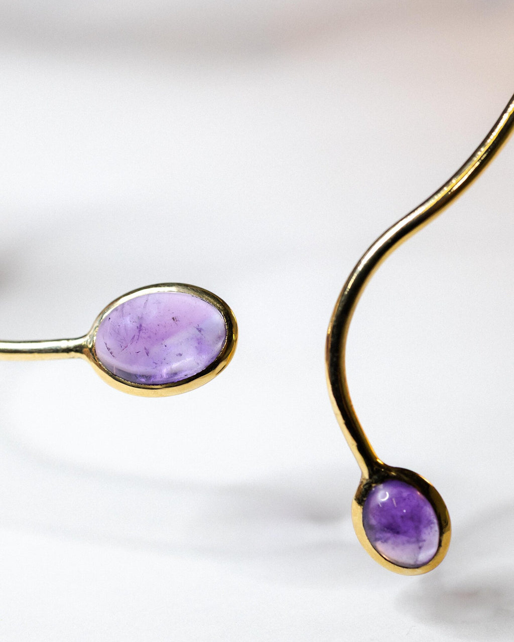 Collana rigida in bronzo e ametiste