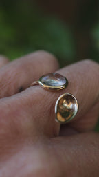 Anello in bronzo e labradorite bianca